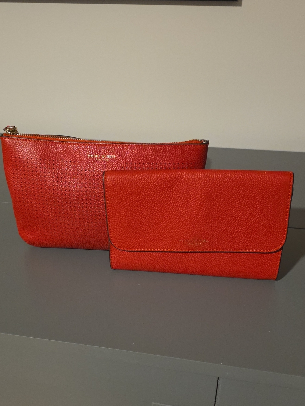 HENRI BENDEL NEW YORK red pebbled leather flap Crossbody bag - Picture 3 of 11